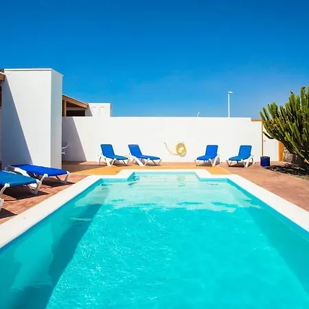 Holiday home Aleksandra Spacious For 8 Guests, Heated Pool, Mountain Views Playa Blanca (Lanzarote)