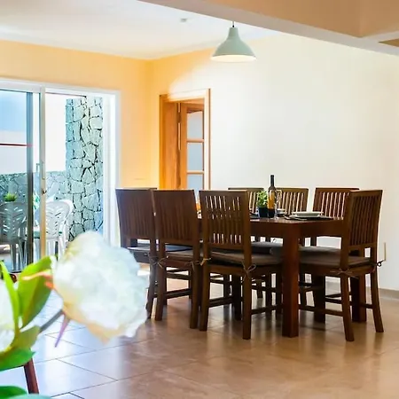 Aleksandra Spacious For 8 Guests, Heated Pool, Mountain Views *