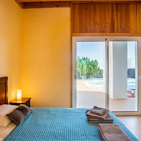 Aleksandra Spacious For 8 Guests, Heated Pool, Mountain Views بيت للعطل *