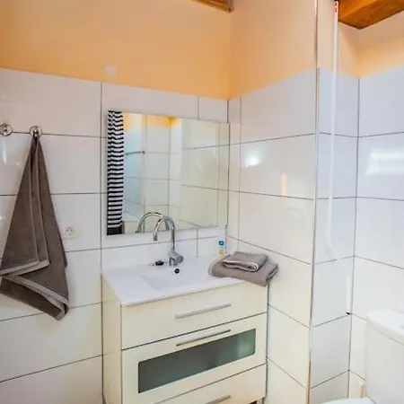 Aleksandra Spacious For 8 Guests, Heated Pool, Mountain Views بيت للعطل