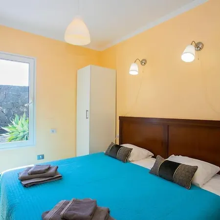 بيت للعطل Aleksandra Spacious For 8 Guests, Heated Pool, Mountain Views