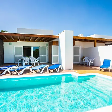 Aleksandra Spacious For 8 Guests, Heated Pool, Mountain Views